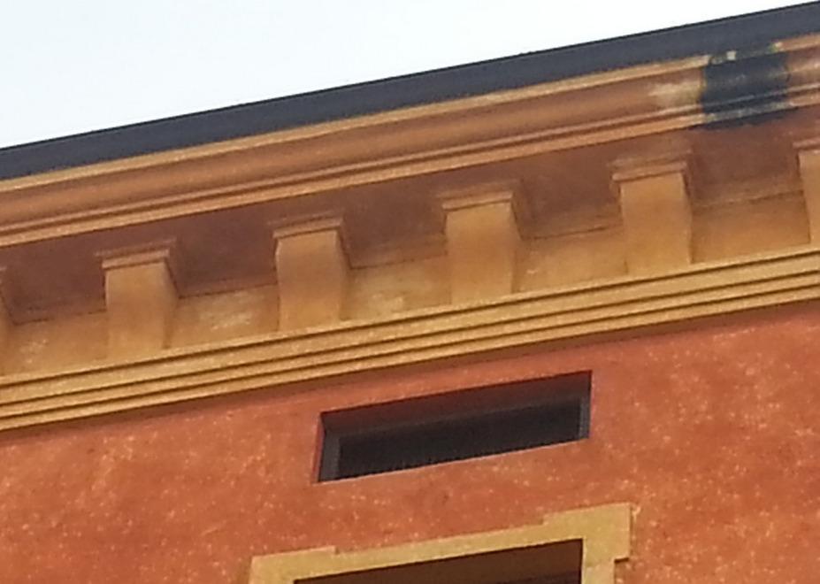 Gronde rotte, “piove” sulla facciata di Palazzo Ducale