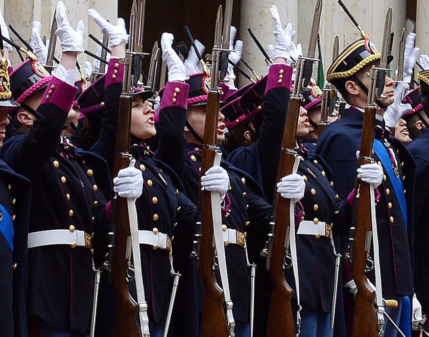Accademia militare di Modena: il ministro a sorpresa al giuramento dei cadetti 