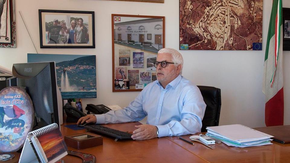 Il sindaco di Capoliveri Ruggero Barbetti