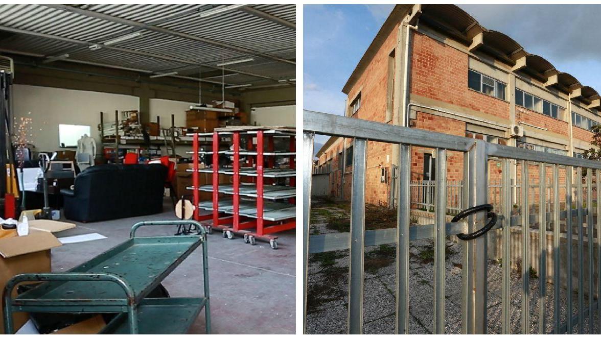 L'interno e l'esterno del magazzino ripulito dai ladri (Foto Agenzia Carlo Sestini)