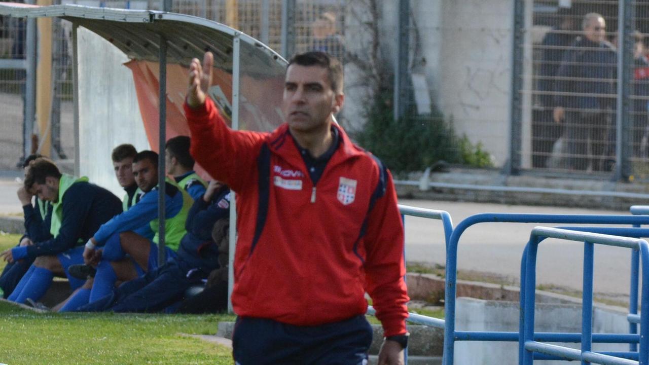 L'allenatore della Torres Marco Sanna