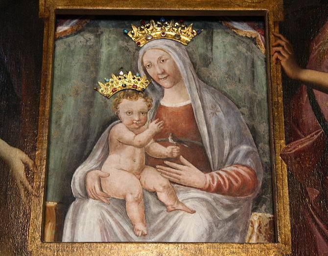 «Le coroncine della Madonna le abbiamo gettate nei rifiuti» 