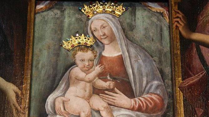 «Le coroncine della Madonna le abbiamo gettate nei rifiuti»