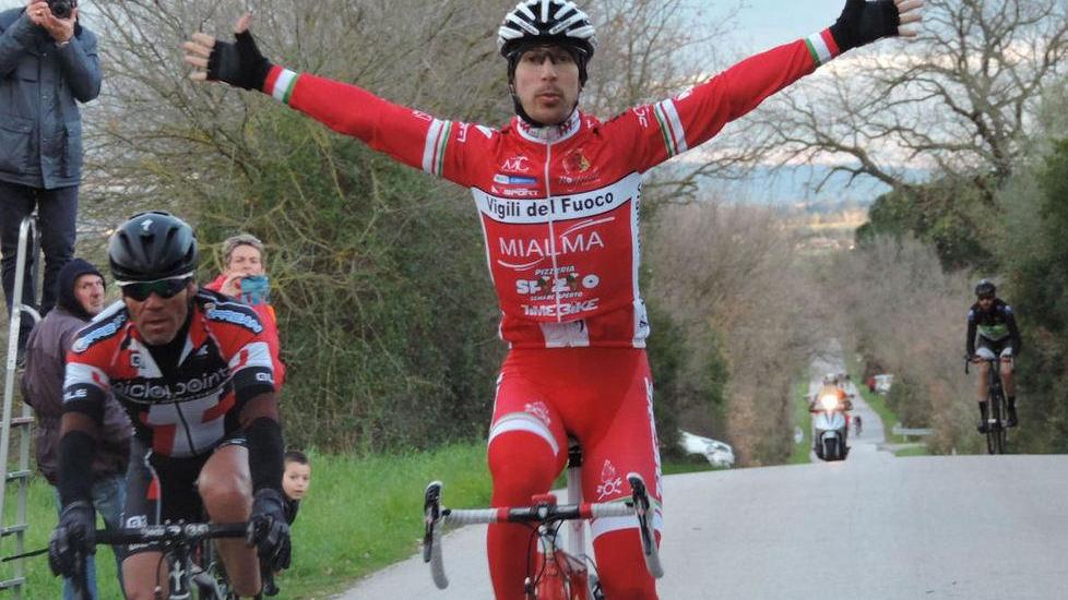 Trittico, Sanetti vince a braccia alzate