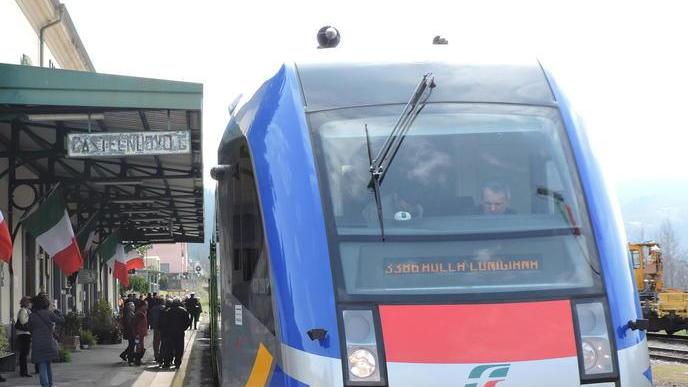 E nella stazione arriva il treno dichiarato soppresso
