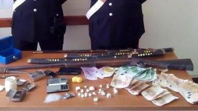 Viene incastrato dal cane antidroga al posto di blocco