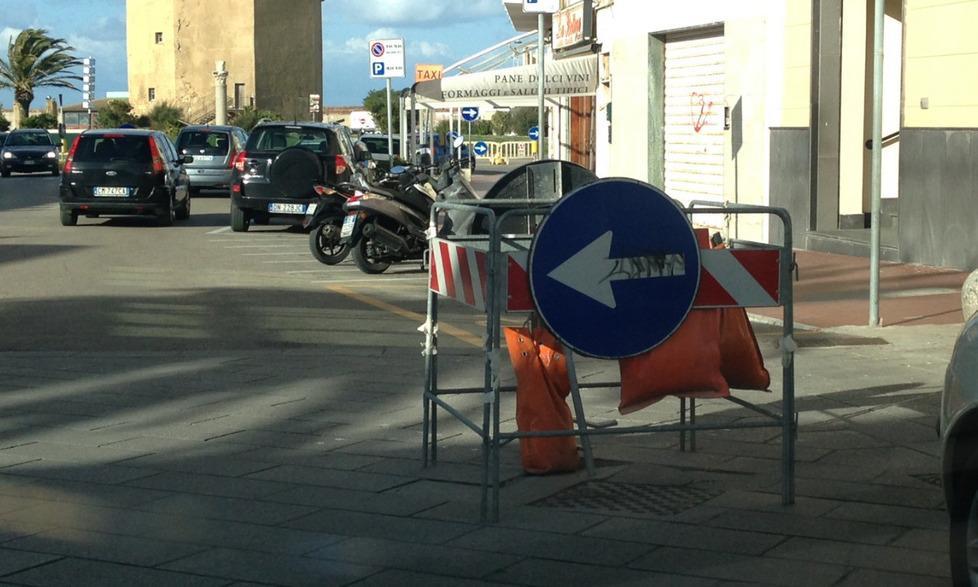 Lastra rotta, disagi per la viabilità