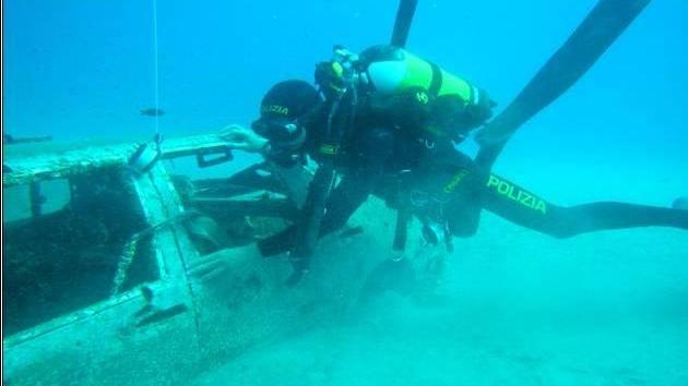 Cimitero d’auto in mare: la testimonianza