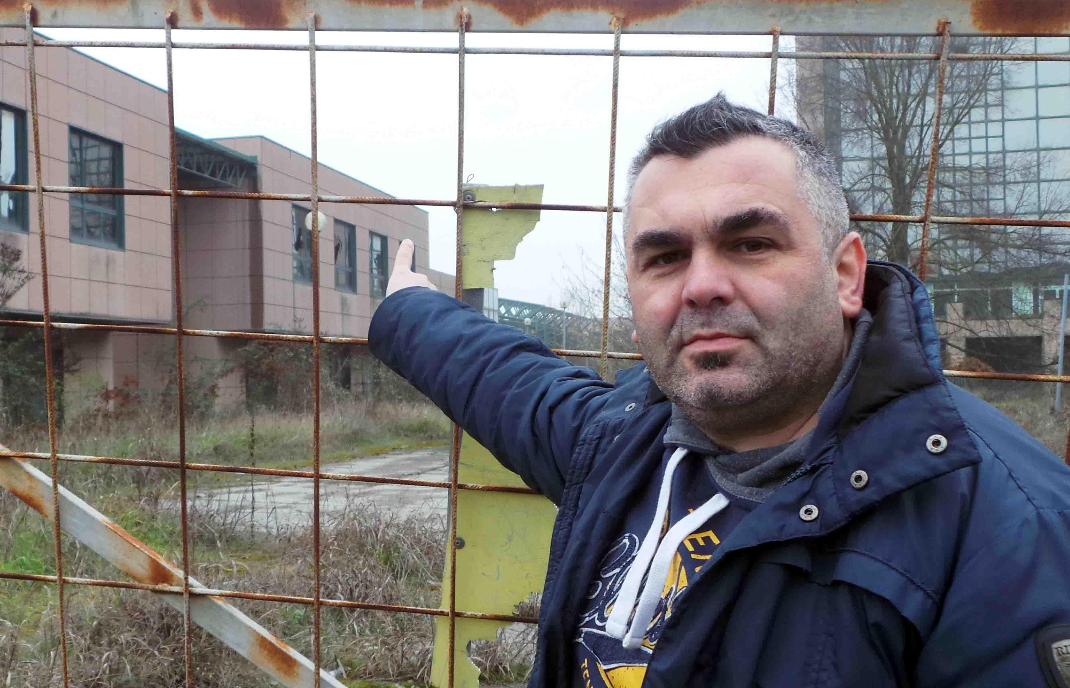 Nicola "Naomo" Lodi davanti al Palazzo degli Specchi