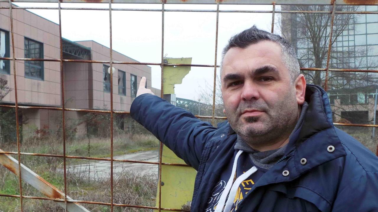 Nicola "Naomo" Lodi davanti al Palazzo degli Specchi