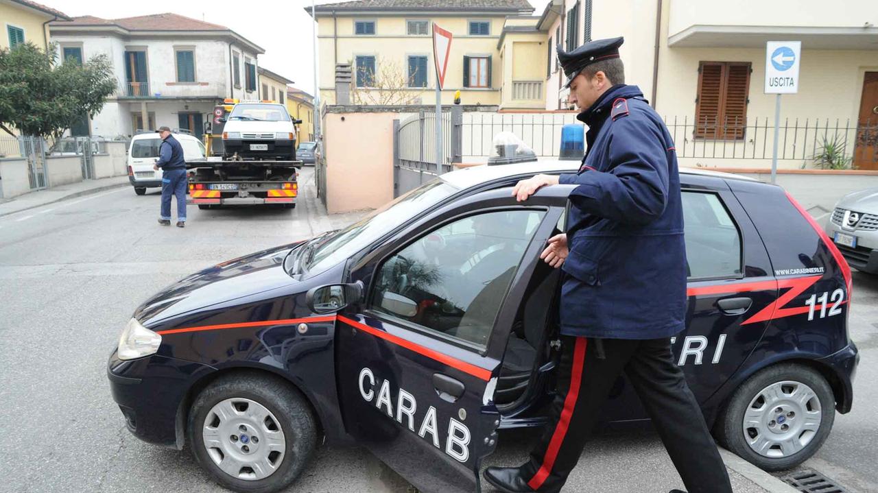 Ladri in fuga dopo aver sradicato un bancomat