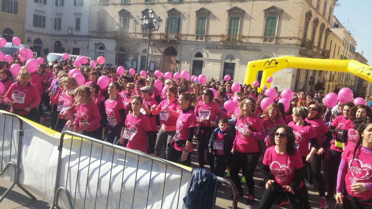 Un'immagine della "Corsa in rosa" svoltasia a Sassari