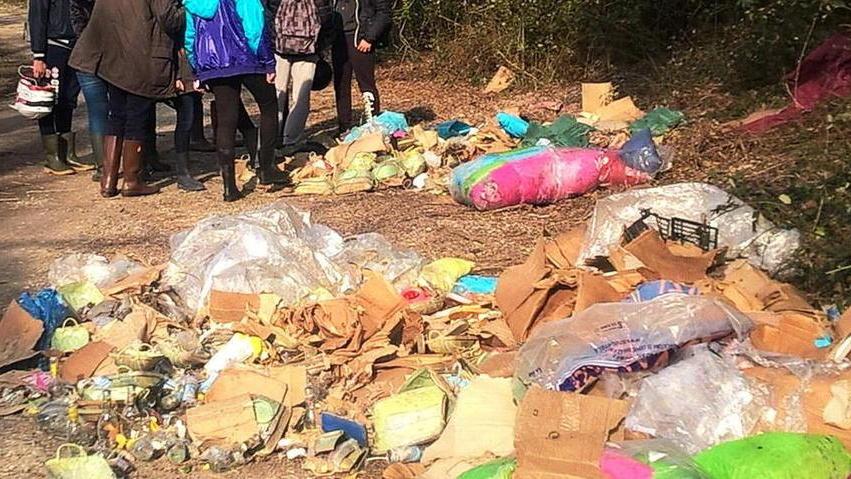 Sacchetti e rifiuti, amara sorpresa all’oasi del Bottaccio