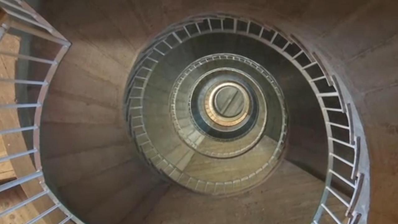 La scala all'interno del faro di Livorno
