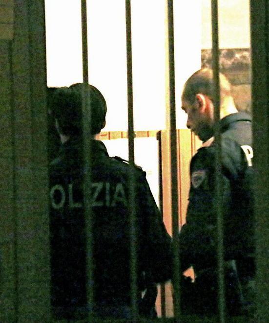 Accoltellato all’addome nella notte: è in fin di vita 