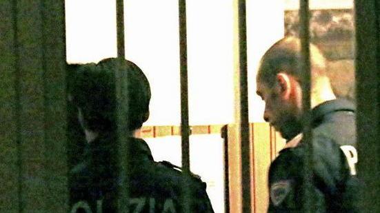 Accoltellato all’addome nella notte: è in fin di vita