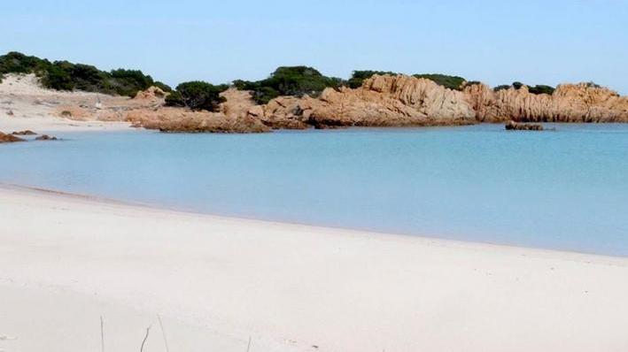 Budelli è libera Il Parco: «Ora diventi l’isola dei ragazzi»