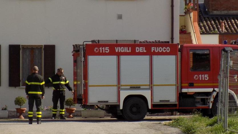 Poggio, cede trave e crolla parte di garage