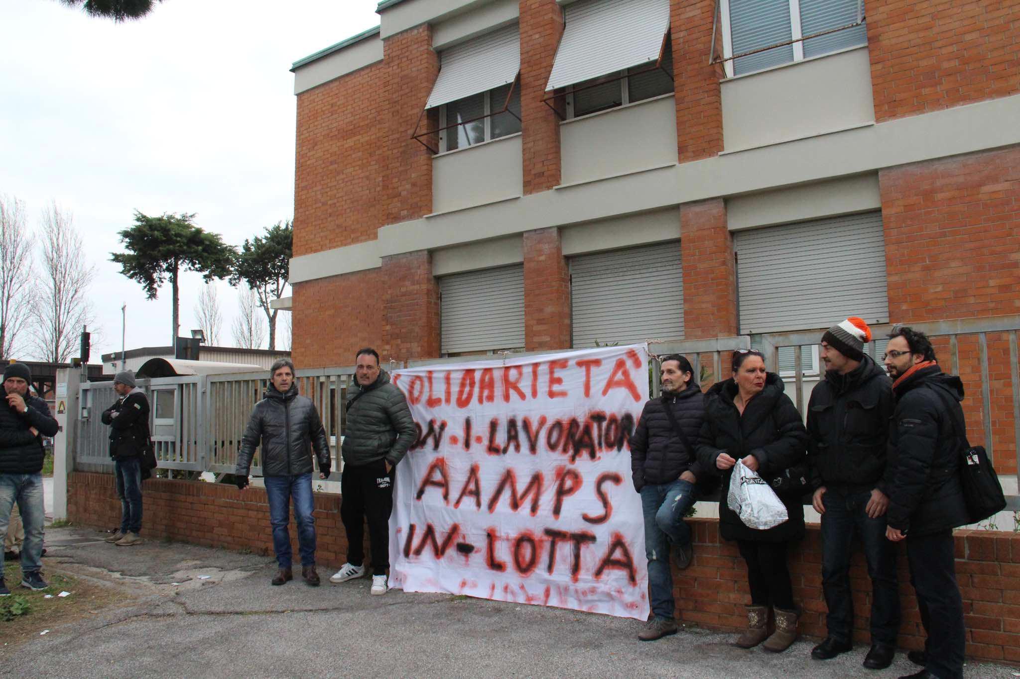 Caso Aamps: lavoratori in assemblea, temiamo di essere licenziati