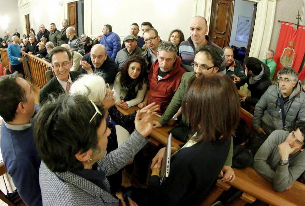 Lavoratori riuniti all’alba «Temiamo licenziamenti» 