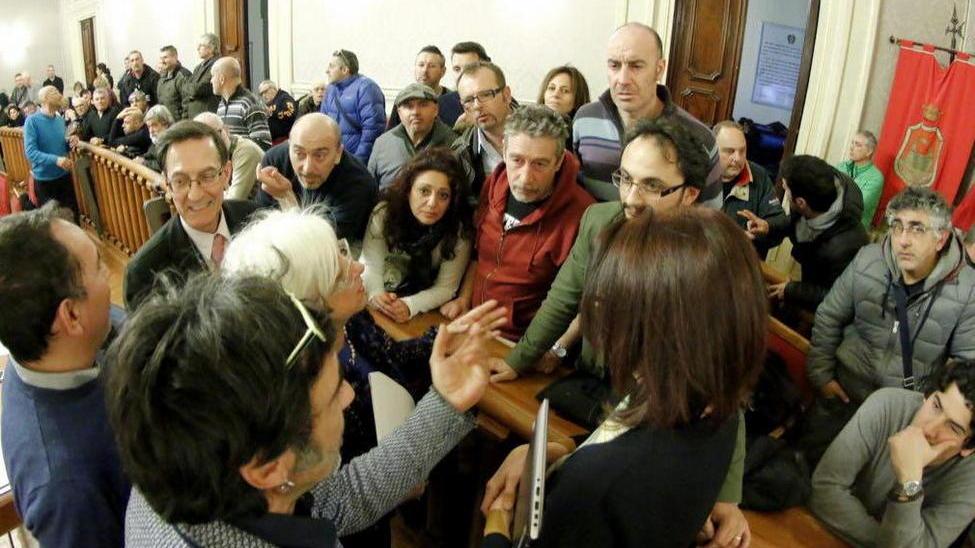 Lavoratori riuniti all’alba «Temiamo licenziamenti»