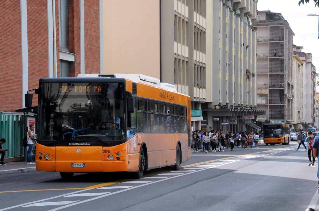 Molestie sull'autobus, la proposta choc della Lega: "Armiano gli autisti con la pistola elettrica"