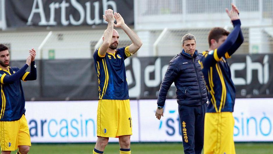 I tifosi hanno onorato Ponzo, la squadra ha offeso il Muratore