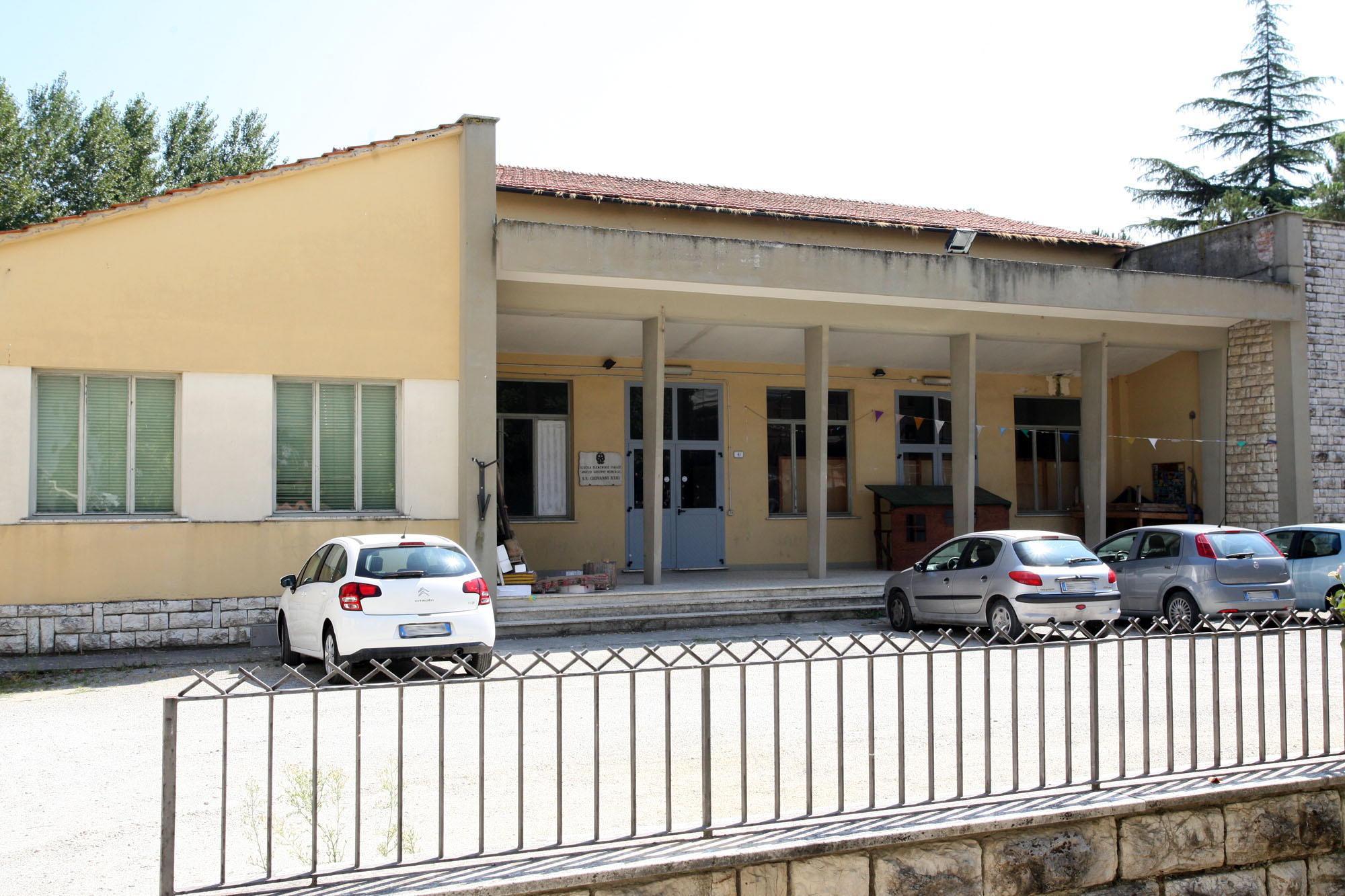 L'ex scuola elementare di via Gramsci di San Rocco a Larciano (Foto Nucci)