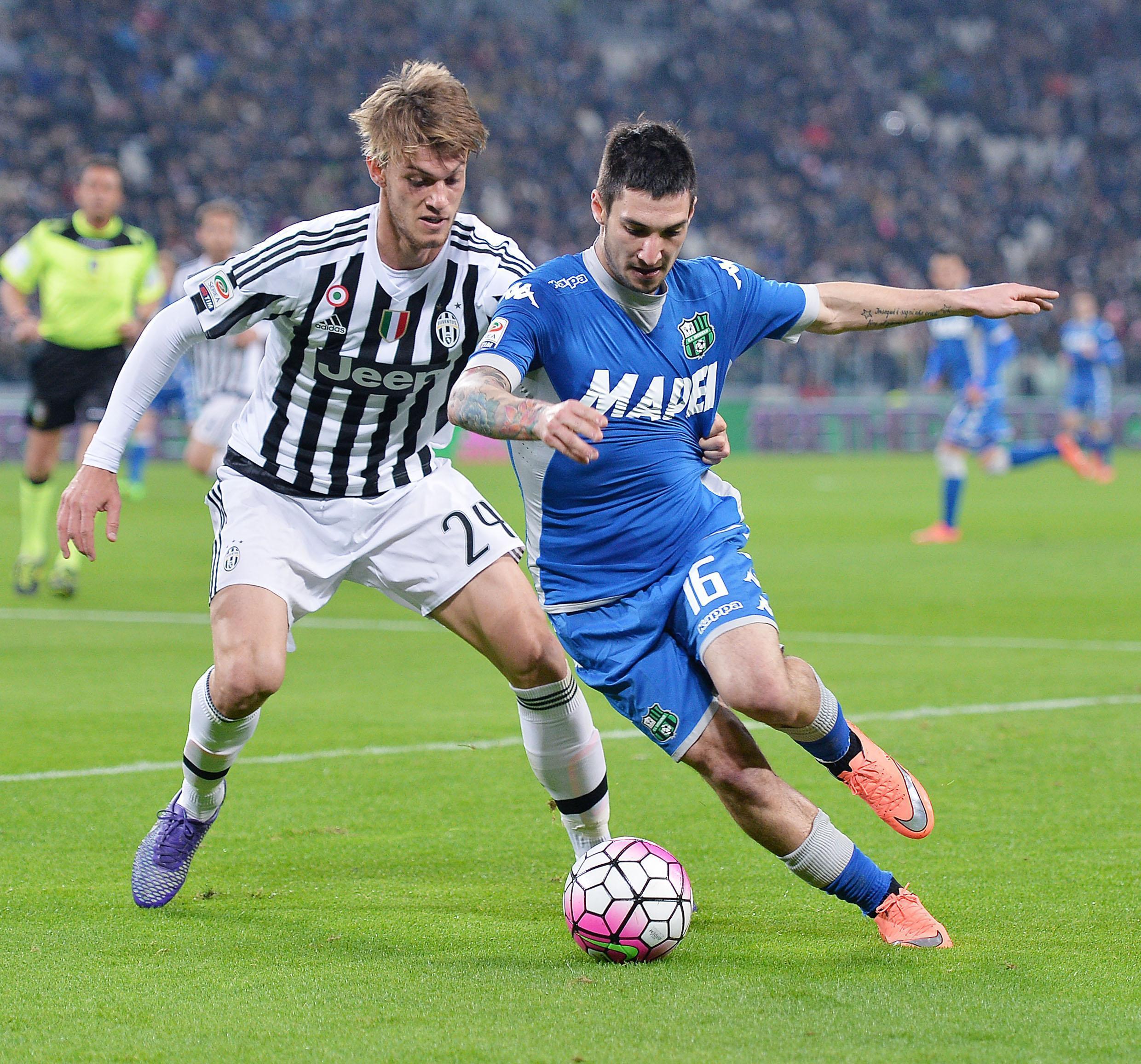 Rugani in azione durante il match con il Sassuolo dove è stato uno dei migliori in campo