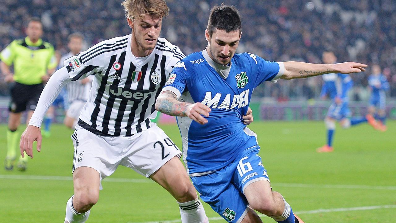 Rugani in azione durante il match con il Sassuolo dove è stato uno dei migliori in campo