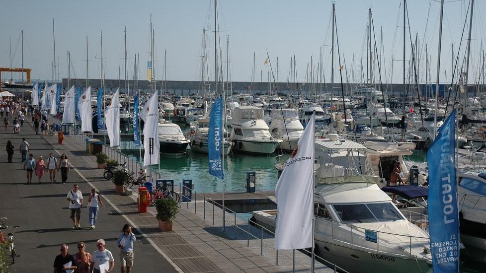Una veduta panoramica del porto turistico di Rosignano