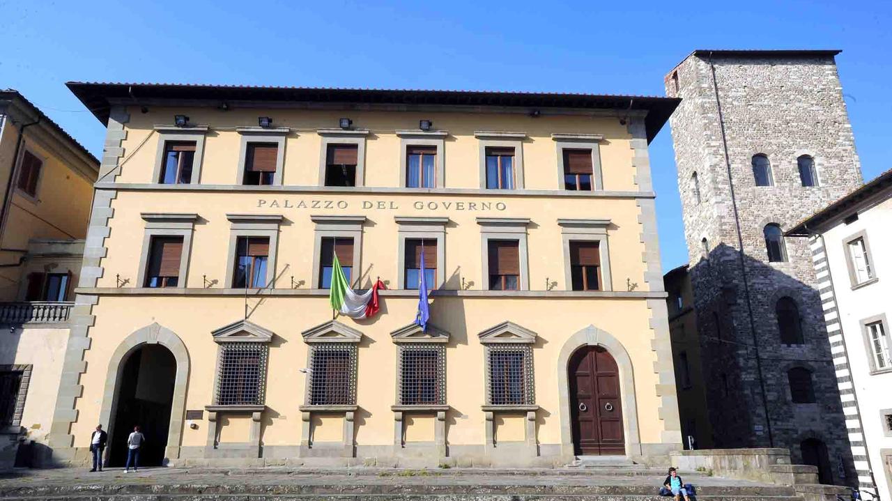 La sede di piazza del Duomo della prefettura di Pistoia (foto Gori)