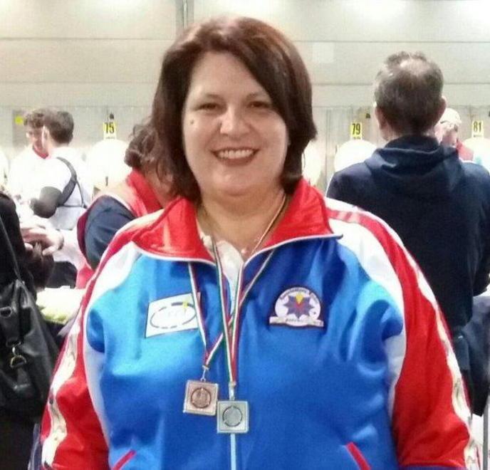 La maestra elementare campionessa di tiro con l’arco