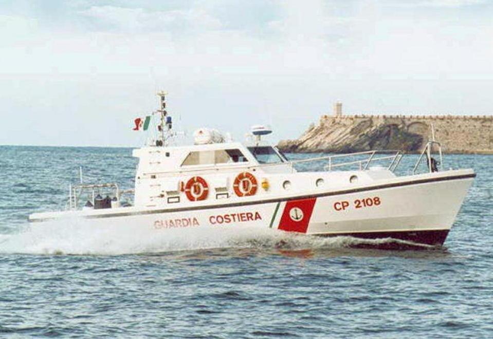 Un uomo sul kayak tratto in salvo dalla capitaneria