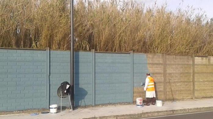 Disoccupati imbianchini per imbellire la città