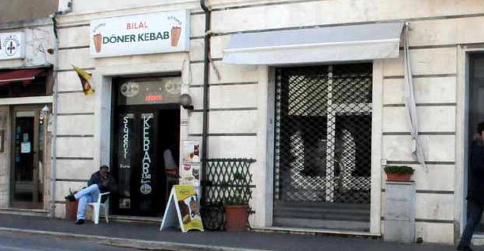 La rissa scoppia tra i kebab Sprangate in piazza Betti 