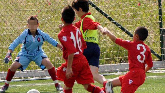 Offese su Fb, 3 turni al baby calciatore