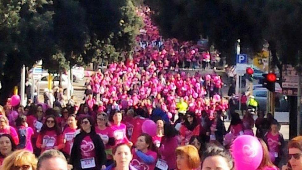 Duemila alla Corsa in Rosa e al flash mob in piazza