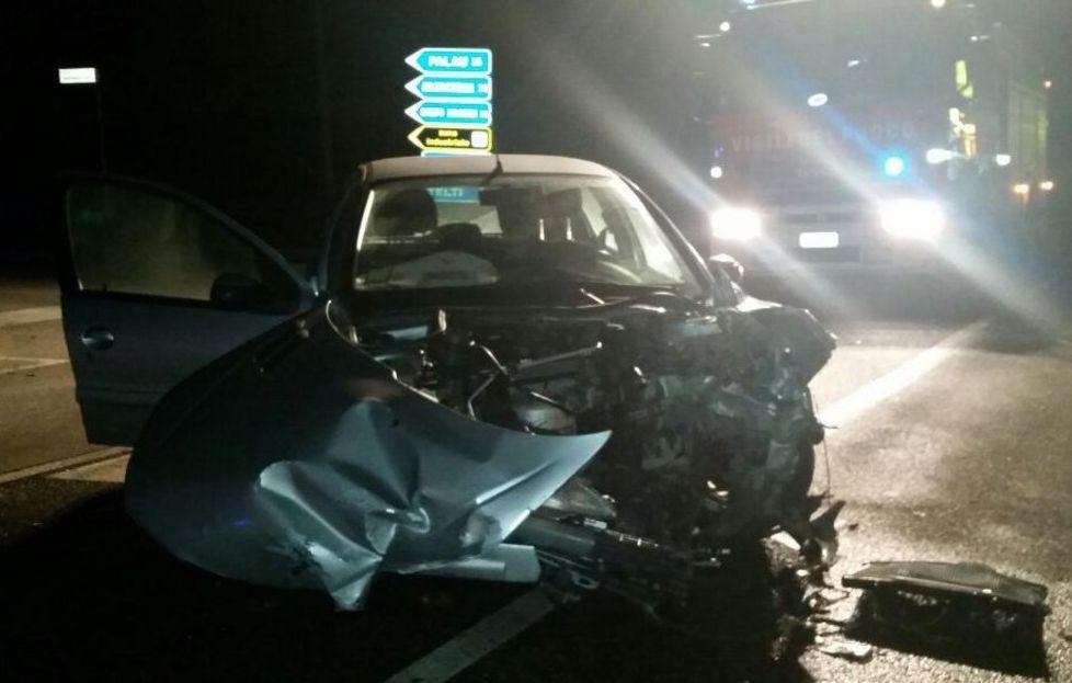 Scontro fra due auto, cinque feriti