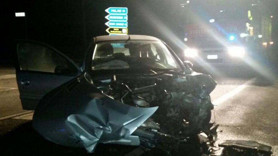 Scontro fra due auto, cinque feriti