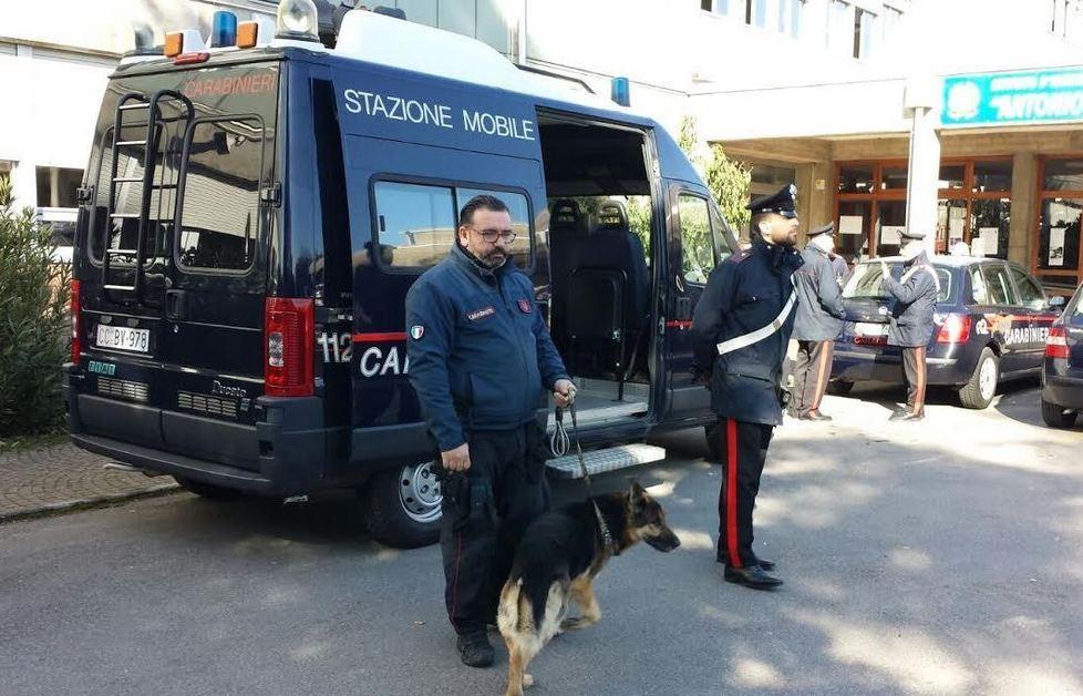 Sorpreso a 15 anni con la droga nel pacchetto di caramelle 