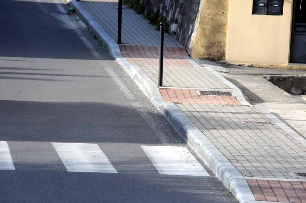 Le strisce realizzate di fronte allo scalino
