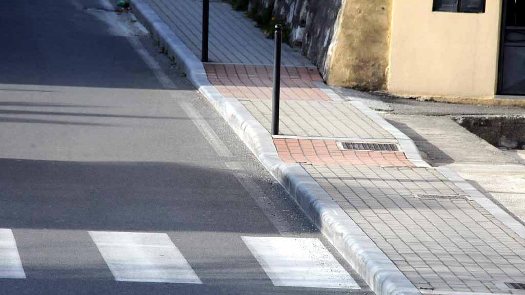 Le strisce realizzate di fronte allo scalino