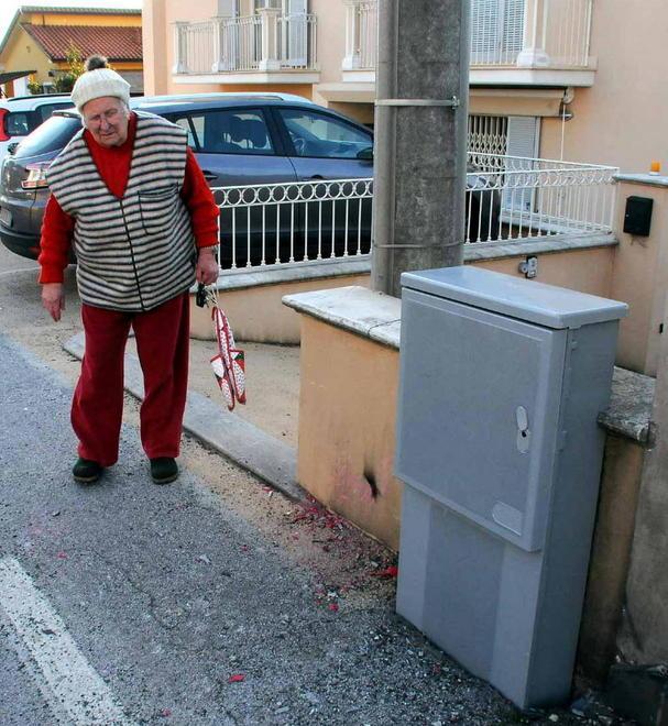 Porsche contro centralina, quartiere senza elettricità 