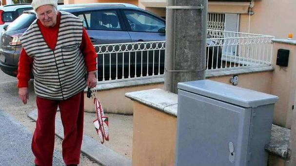 Porsche contro centralina, quartiere senza elettricità