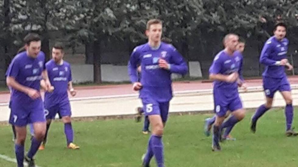 Giocatori della Larcianese mentre entrano in campo