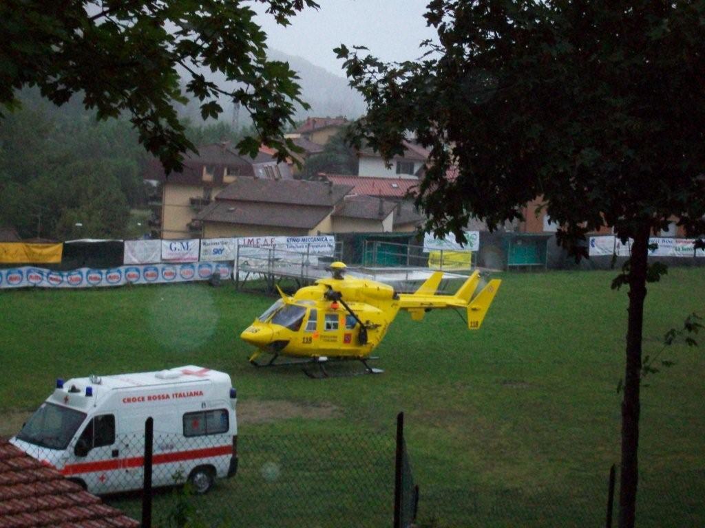 L'elicottero Pegaso al campo sportivo di San Marcello (foto d'achivio)