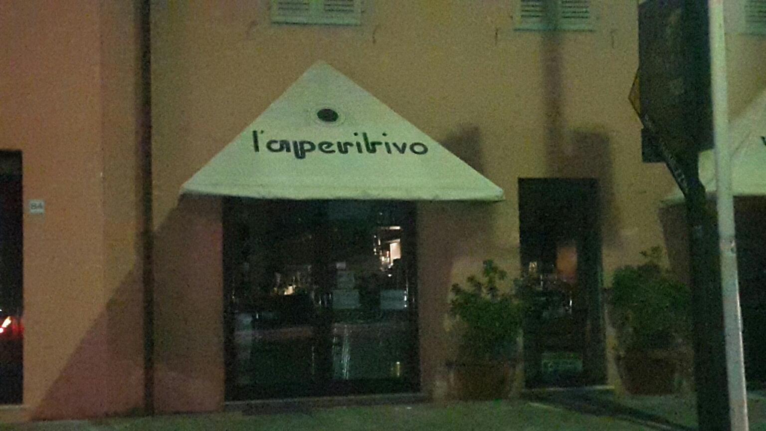 Armato di pistola rapina il bar L'aperitivo 