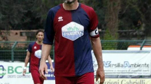 Baldini torna a Seravezza e batte i pugni sul tavolo