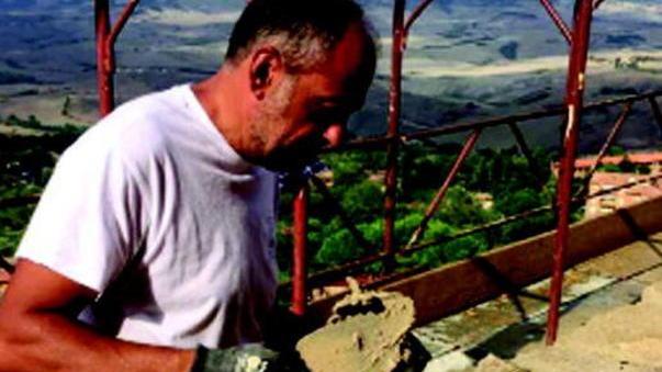 Dopo il crollo le mura etrusche rivivono grazie agli artigiani
